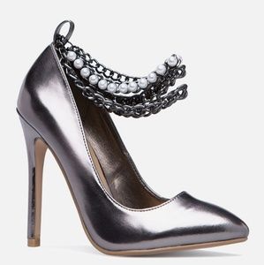 New Size 12 Metallic Chained Pumps